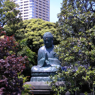 Buddha statue (photo by Joan Bailey)