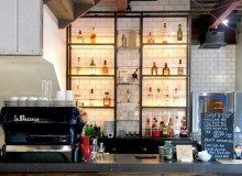R Burgers and Liquor Bar - Metropolis Japan