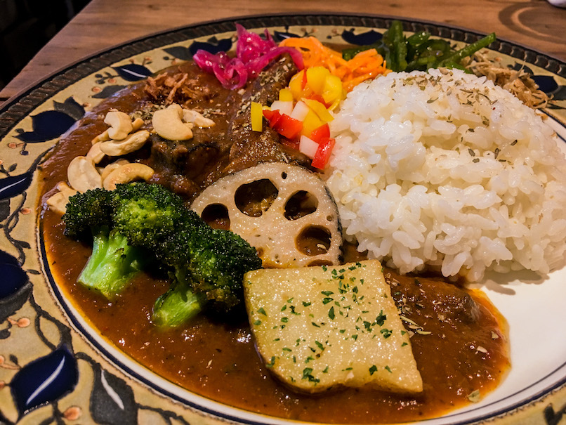 mikazuki-curry-samurai-or-restaurants-or-metropolis-magazine-japan