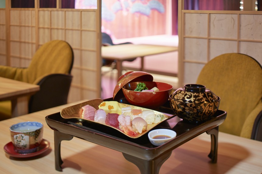Suigan Traditional Theatre Kyogen Noh Bunraku Nihonbashi Restaurant Culture Sushi