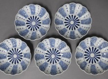 Flower and Plant Designs in Imari Ware - Metropolis Japan