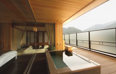 Bathing in Japanese Luxury - Metropolis Japan
