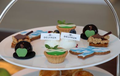A Surrealist Afternoon Tea with René Magritte - Metropolis Japan