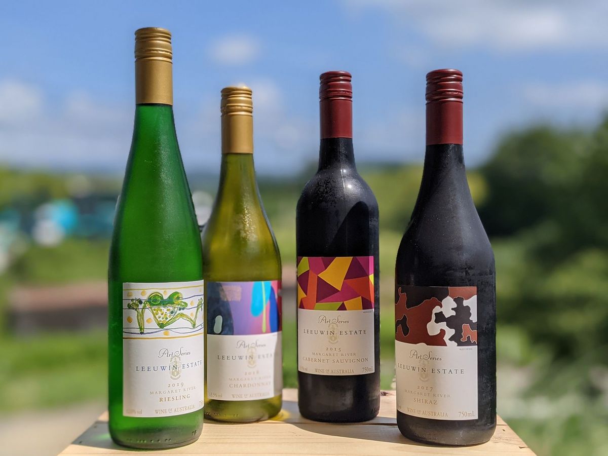 Village Cellars Dining Metropolis Japan