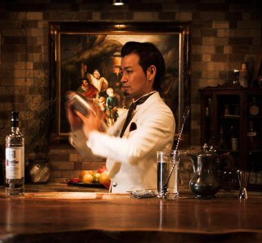 bar cocktail waiter bartender