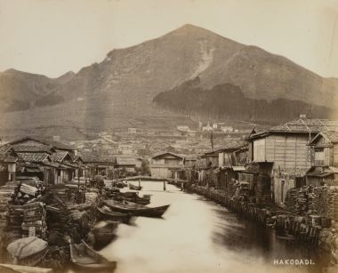 Geneses of Photography in Japan: Hakodate