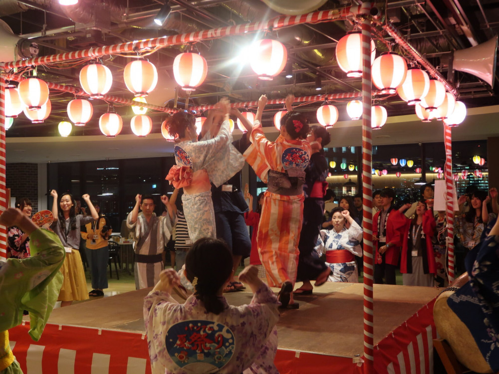 toyosu summer festival people dancing