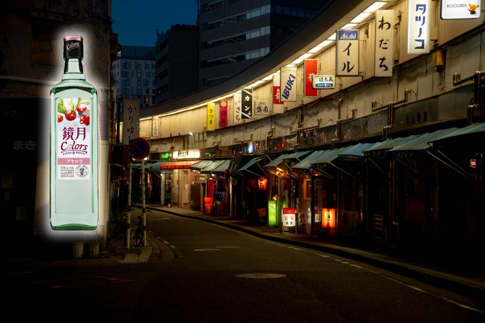 Korean shochu kyogetsu and the Japanese snack bars in the background