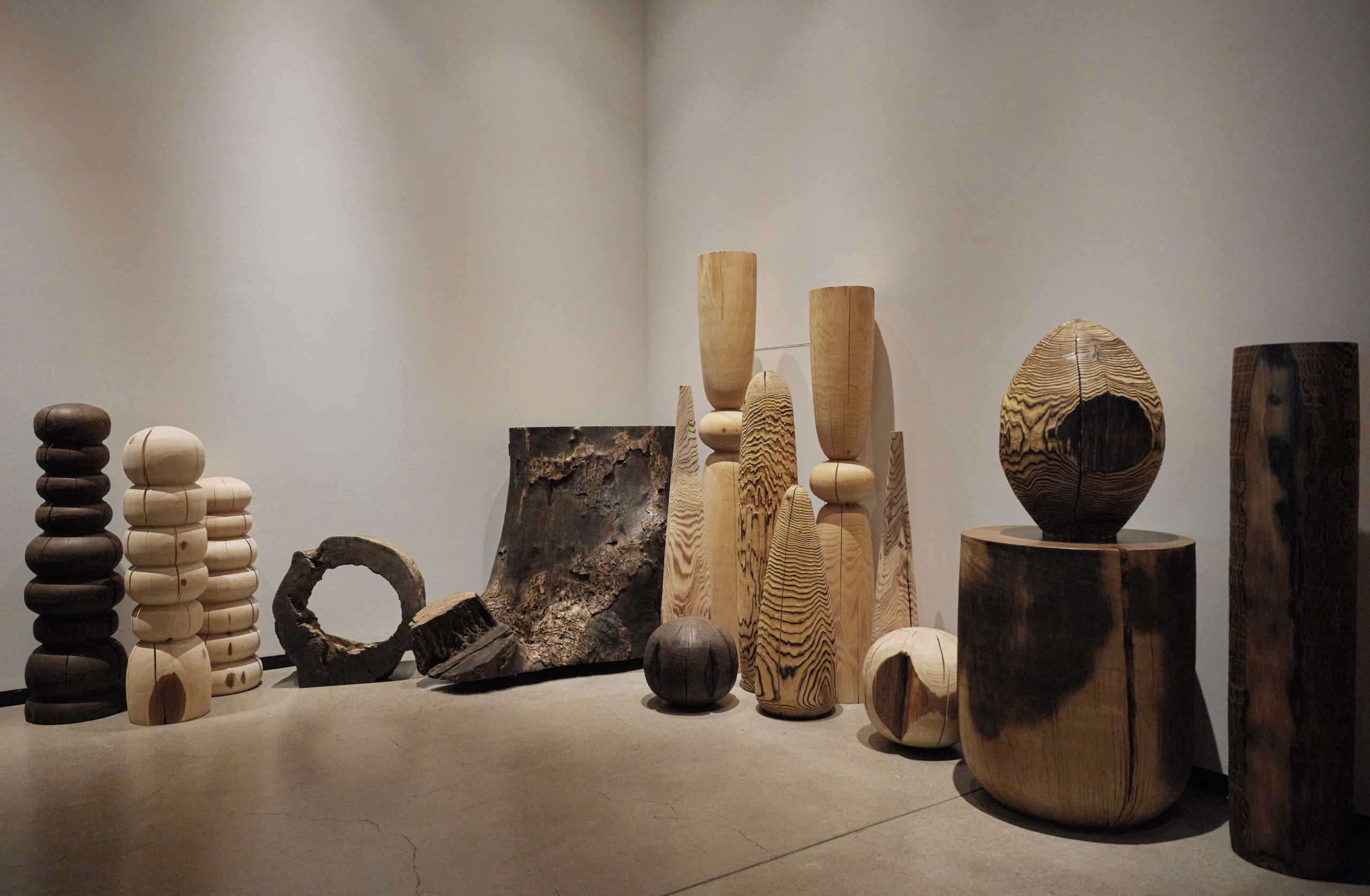 ヴィンテージ モダンアート 木彫りのオブジェ Coexist with Woods - Naruki Takahashi's Wood Art at TRUNK(LOUNGE