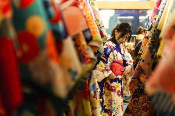 How to Wear and Style a Summer Yukata 