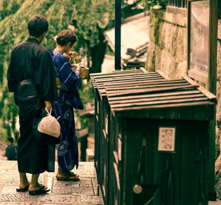 How to Wear and Style a Summer Yukata  - Metropolis Japan