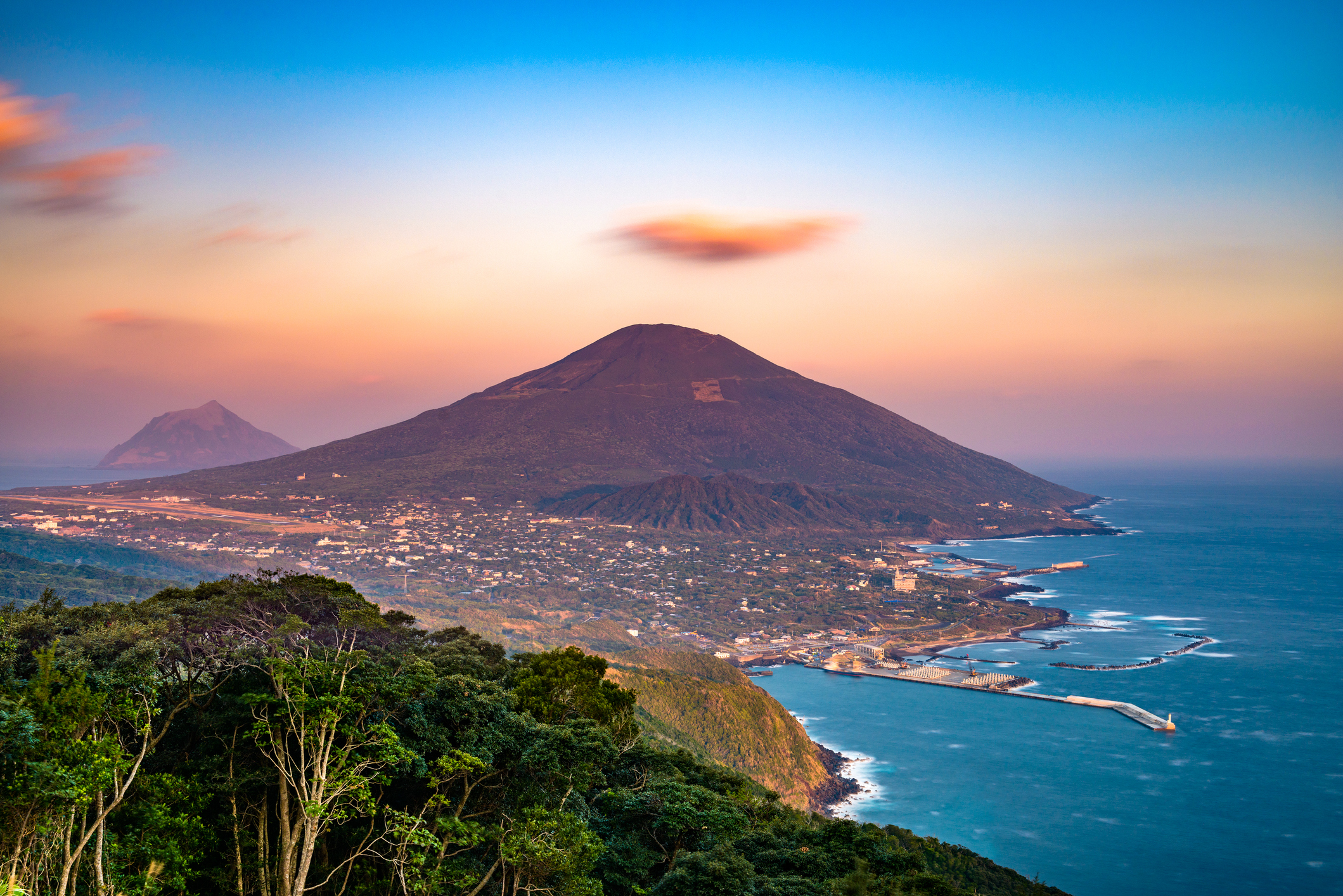 Izu Islands: Tokyo's Secret Volcanic Archipelago | Metropolis Japan