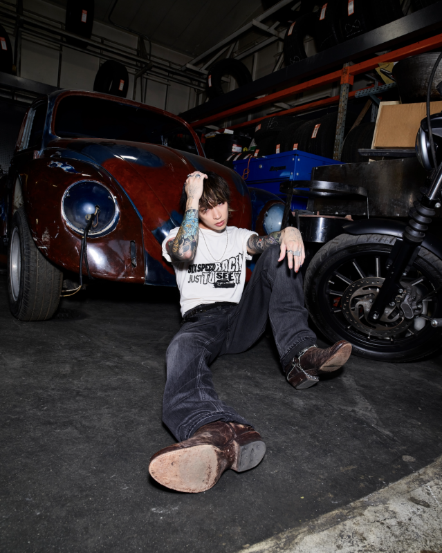 keshi GUESS JEANS Tokyo Pop-Up - Metropolis Japan